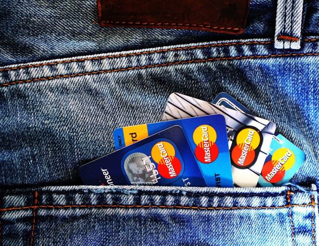 Fördelar och Nackdelar med Kreditkort [Komplett Guide]